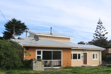 Photo of property in 14 Brown Terrace, Foxton Beach, Foxton, 4815