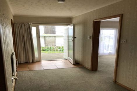 Photo of property in 75 Kenmore Street, Newlands, Wellington, 6037