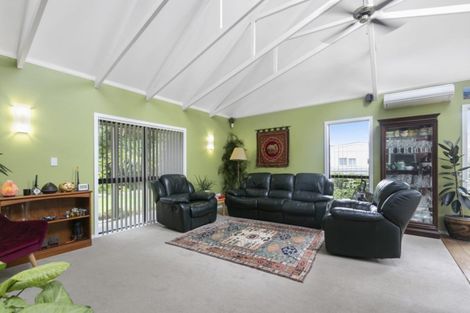 Photo of property in 211 Miromiro Road, Normandale, Lower Hutt, 5010