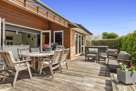 Photo of property in 1 Manukaka Heights, Hurdon, New Plymouth, 4310