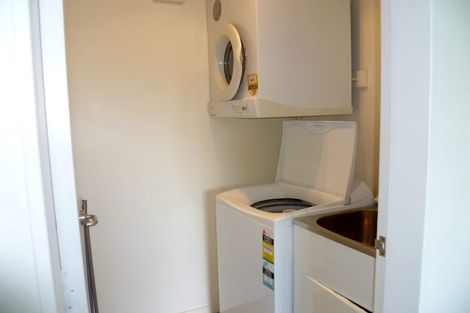 Photo of property in 1/93a Kelburn Parade, Kelburn, Wellington, 6012