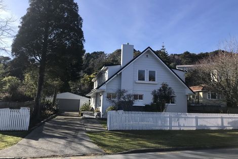 Photo of property in 11 Blue Mountains Road, Silverstream, Upper Hutt, 5019