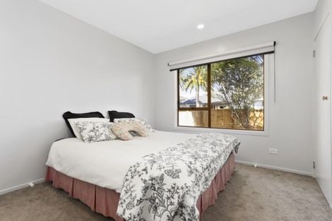 Photo of property in 11 Vanguard Road, Kelston, Auckland, 0602