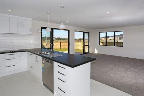 Photo of property in 2 Lippiatt Crescent, Pokeno, 2402