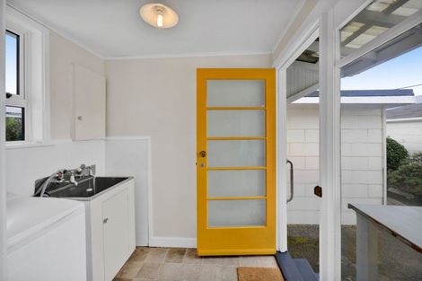 Photo of property in 5 Raleigh Street, Vogeltown, New Plymouth, 4310