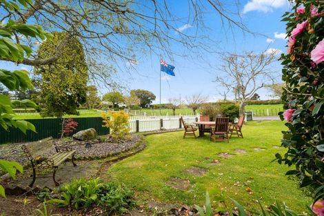 Photo of property in 111 Clifford Road, Eltham, 4322