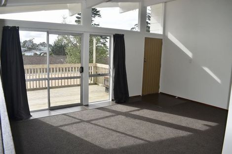 Photo of property in 3 Garton Drive, Massey, Auckland, 0614