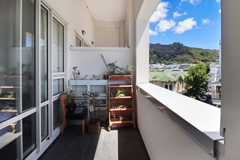 Photo of property in Stadium Garden Flats, 209/107 Thorndon Quay, Pipitea, Wellington, 6011