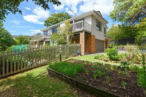 Photo of property in 1 Kallista Place, Browns Bay, Auckland, 0630