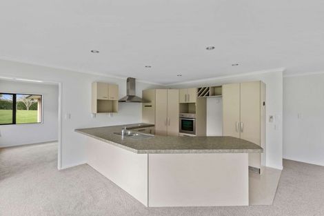 Photo of property in 10 Gleaming Place, Waiuku, 2123