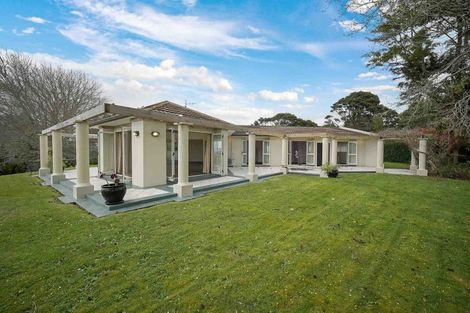 Photo of property in 9 Laingholm Drive, Laingholm, Auckland, 0604