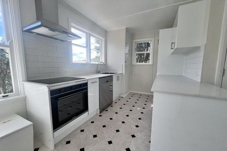 Photo of property in 100 Sidlaw Street, Strathmore Park, Wellington, 6022