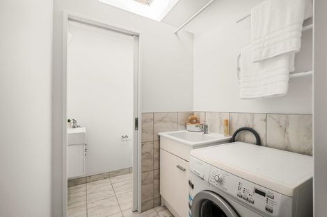 Photo of property in 93a Kelburn Parade, Kelburn, Wellington, 6012