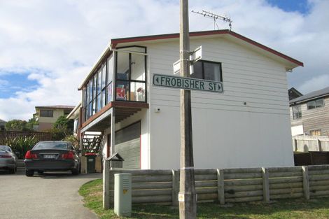 Photo of property in 100 Frobisher Street, Island Bay, Wellington, 6023