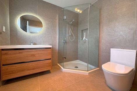 Photo of property in 17a Lake Pupuke Drive, Takapuna, Auckland, 0622