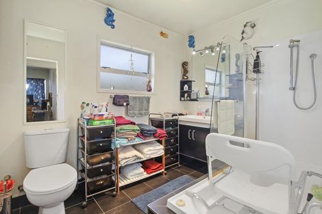 Photo of property in 10 Valencia Place, Manurewa, Auckland, 2102