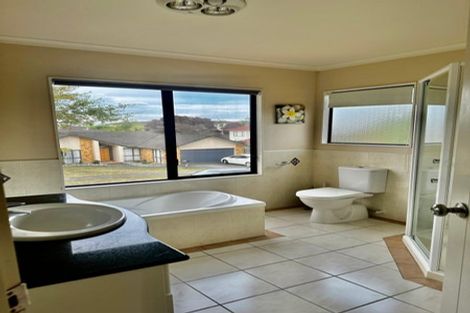 Photo of property in 49 Lilybank Crescent, East Tamaki, Auckland, 2013