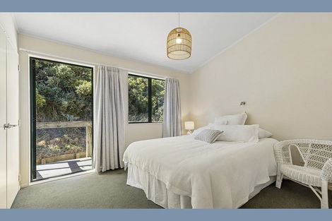 Photo of property in 6 Mitika Way, Strathmore Park, Wellington, 6022