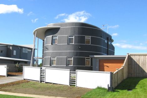 Photo of property in 17 Matau Rise, Te Atatu Peninsula, Auckland, 0610