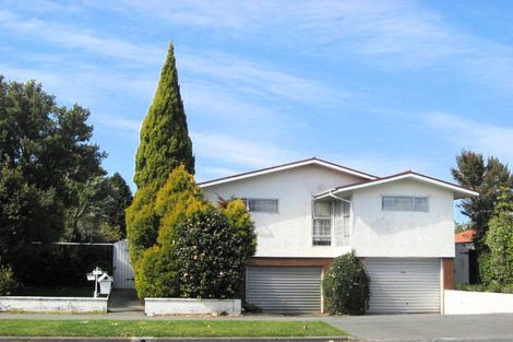 Photo of property in 32 Ambleside Drive, Burnside, Christchurch, 8053