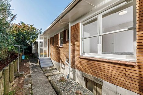 Photo of property in 2/28 Gordon Avenue, Milford, Auckland, 0620