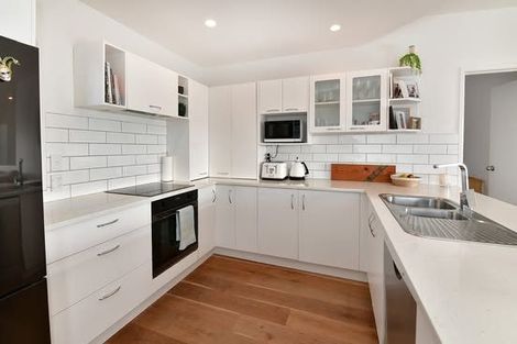 Photo of property in 2/1376 Whangaparaoa Road, Army Bay, Whangaparaoa, 0930