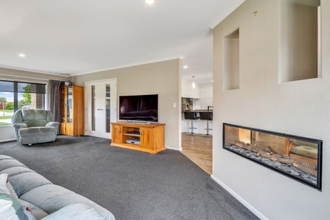 Photo of property in 3 Crabapple Close, Milson, Palmerston North, 4414