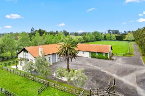 Photo of property in 744 Waitakere Road, Kumeu, 0891