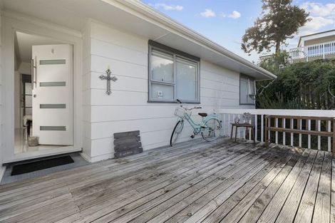 Photo of property in 19 Laurina Road, Sunnynook, Auckland, 0620