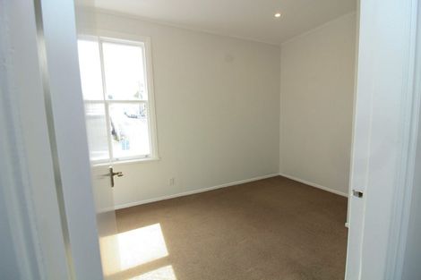 Photo of property in 68 Roxburgh Street, Mount Victoria, Wellington, 6011