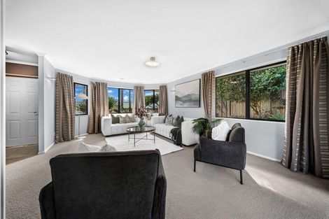 Photo of property in 11 Cognac Place, Henderson, Auckland, 0612