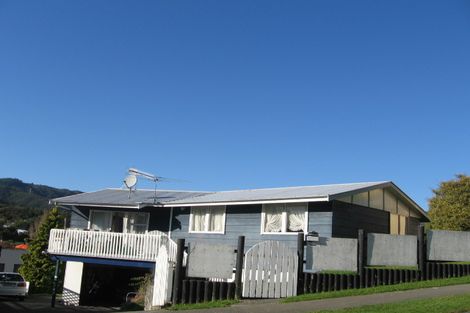 Photo of property in 2 Tiroiti Grove, Stokes Valley, Lower Hutt, 5019