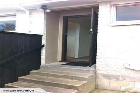 Photo of property in 2/230 Point Chevalier Road, Point Chevalier, Auckland, 1022