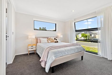 Photo of property in 8 Te Roera Place, Riverhead, 0820