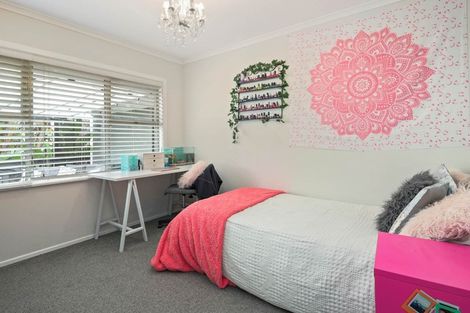 Photo of property in 16 Regal Place, Forrest Hill, Auckland, 0620
