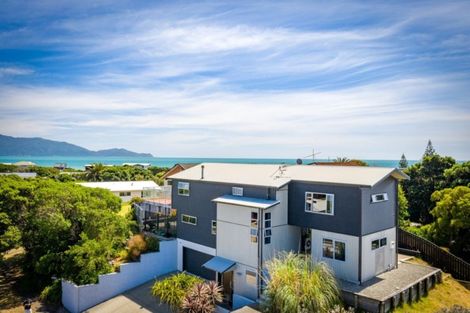 Photo of property in 15 Jane Street, Waikanae Beach, Waikanae, 5036