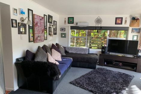 Photo of property in 27 Waiwera Place, Waiwera, Orewa, 0994