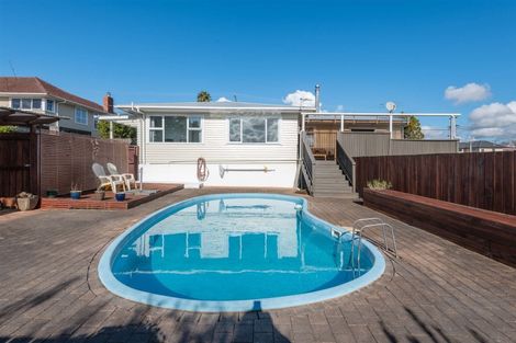Photo of property in 74 Sylvan Crescent, Te Atatu South, Auckland, 0610