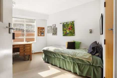 Photo of property in Wharenui Apartments, 274 Oriental Parade, Oriental Bay, Wellington, 6011