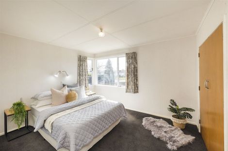 Photo of property in 16 Ellesmere Crescent, Highbury, Palmerston North, 4412