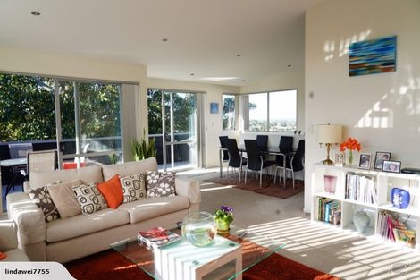 Photo of property in 2/167a Carlisle Road, Northcross, Auckland, 0632