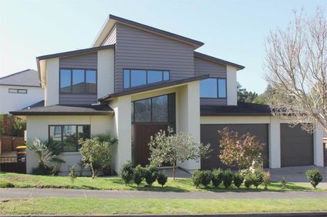 Photo of property in 5 Gibbston Crescent, Flat Bush, Auckland, 2016