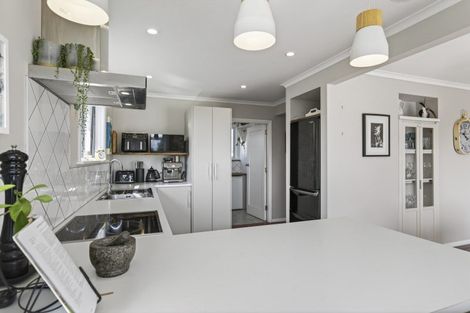 Photo of property in 10 Holford Street, Westown, New Plymouth, 4310