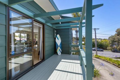 Photo of property in 21 Red Beach Road, Red Beach, 0932