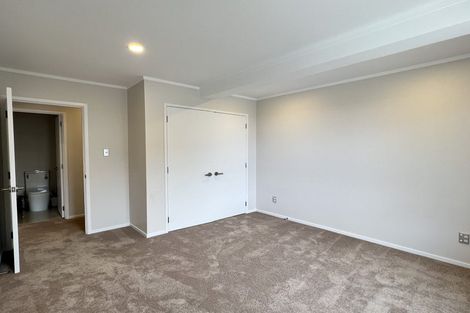 Photo of property in 2a Eastcliffe Road, Castor Bay, Auckland, 0620