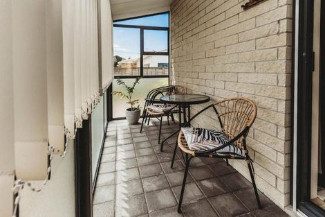 Photo of property in 2/47 Gilbert Street, New Plymouth, 4310