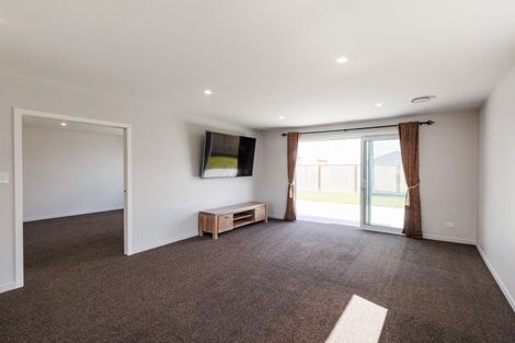 Photo of property in 47 Atlantic Drive, Fitzherbert, Palmerston North, 4410