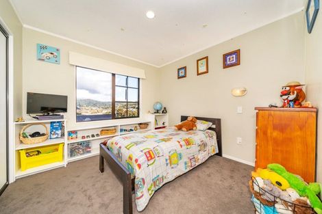 Photo of property in 28 Castle Crescent, Stokes Valley, Lower Hutt, 5019