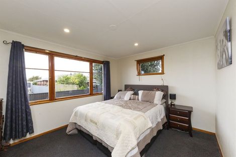 Photo of property in 3 Tararua Terrace, Cloverlea, Palmerston North, 4412