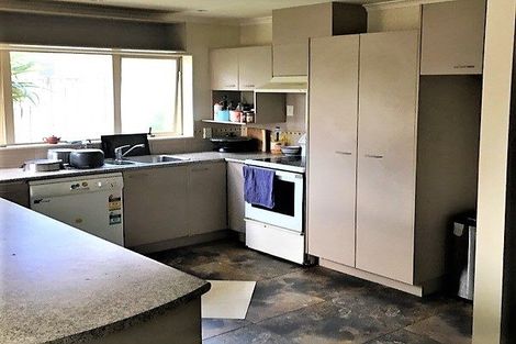 Photo of property in 1a Thomas Rea Place, Te Atatu South, Auckland, 0610